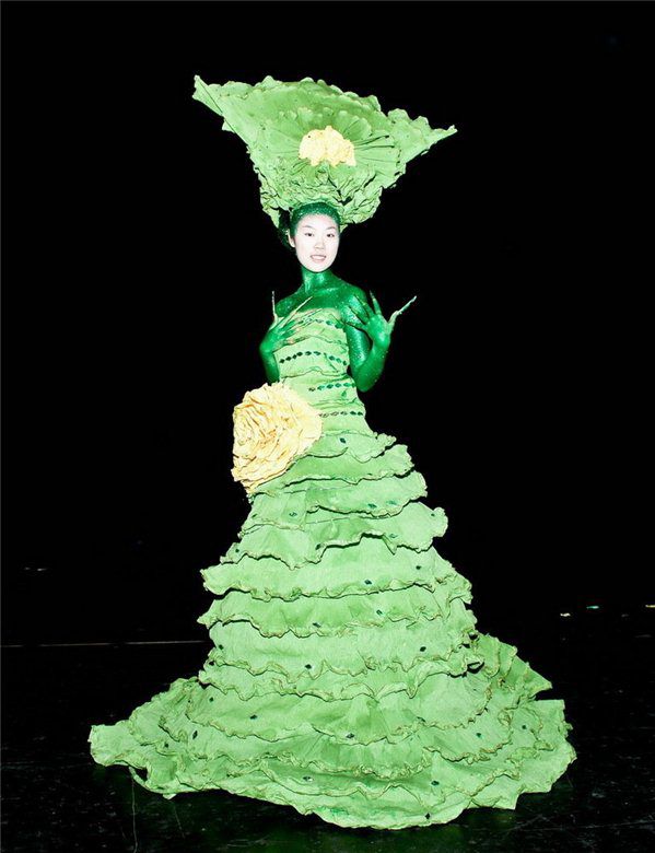美容(róng)美发化妆比赛作品5 美容美发化(huà)妆比赛作品5